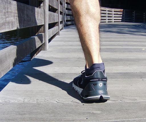 running shoes with soft heel counter